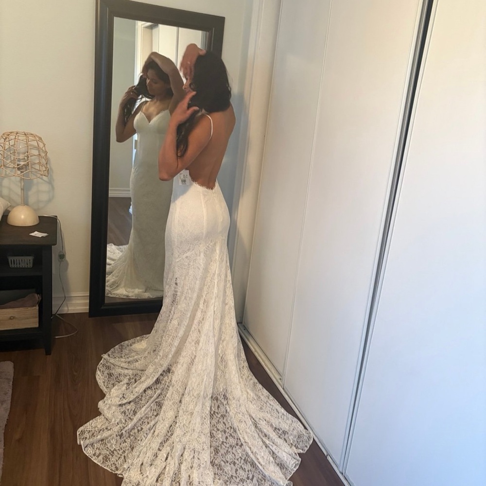Elegant David’s Bridal Lace Dress